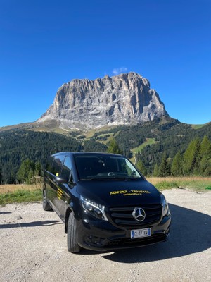 Foto Außenansicht Taxi Autonoleggio Costa Dino