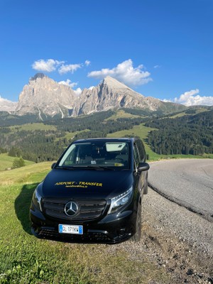 Foto Außenansicht Taxi Autonoleggio Costa Dino