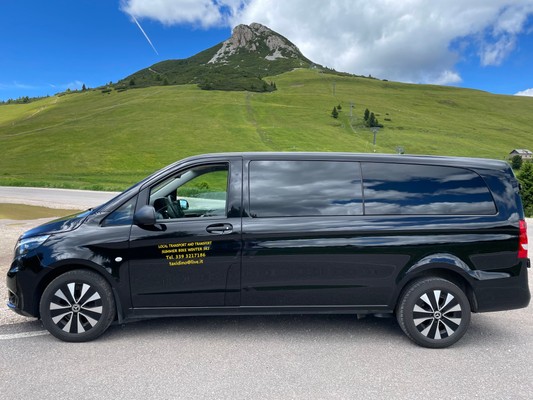 Foto Außenansicht Taxi Autonoleggio Costa Dino