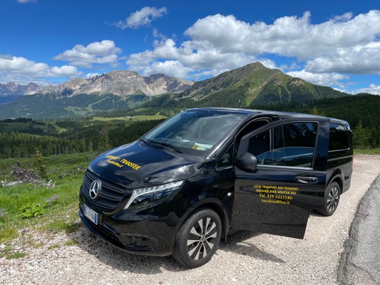 Foto Außenansicht Taxi Autonoleggio Costa Dino