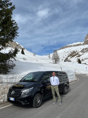 Foto Außenansicht Taxi Autonoleggio Costa Dino