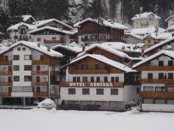 Foto esterno in inverno Adriana