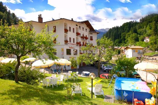 Foto Außenansicht Hotel Zoldana