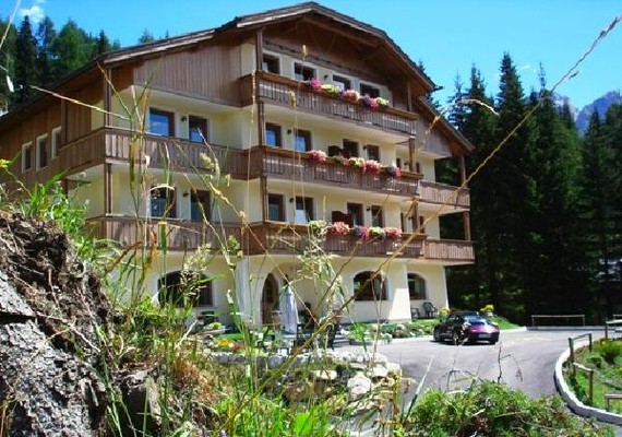Foto esterno Hotel Mondeval