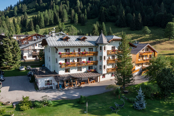 Photo exteriors Hotel Edelweiss
