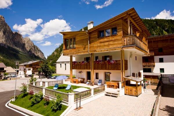 Foto Außenansicht Ferienwohnungen Villa Primola