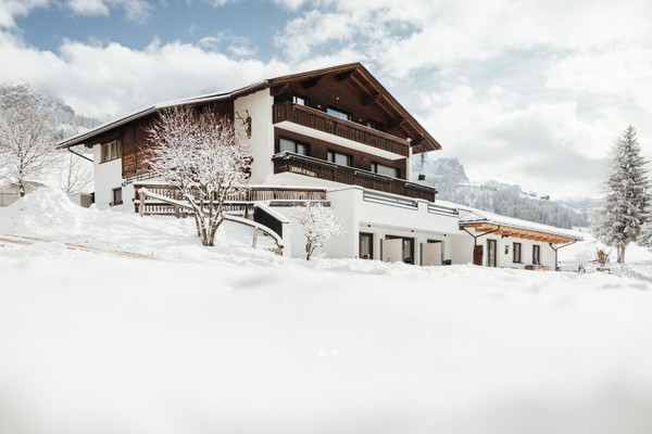 Photo exteriors Apartments Roda de Ciar