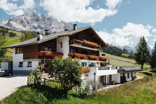 Photo exteriors Apartments Roda de Ciar