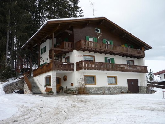 Foto Außenansicht Zimmer + Ferienwohnungen Scoiattolo