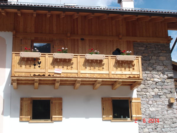 Foto esterno in estate Pederiva Sara