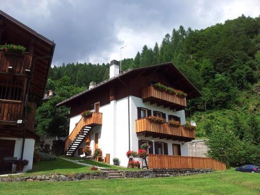 Foto Außenansicht Ferienwohnungen Casa Fusine