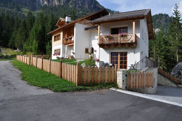 Photo exteriors in summer Romantik House La Perla