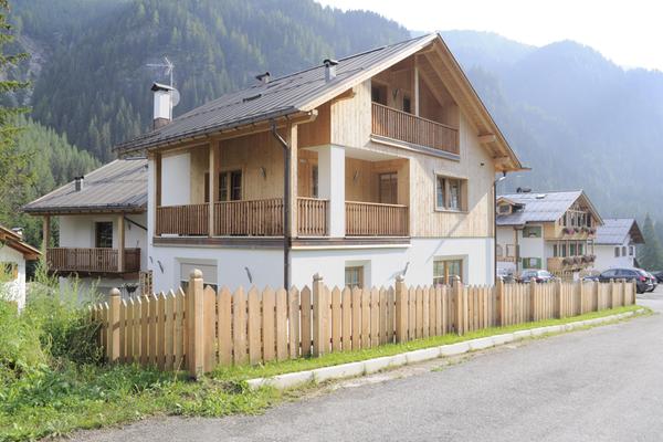 Photo exteriors in summer Romantik House La Perla