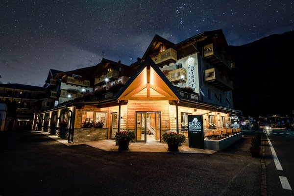 Foto esterno in estate Albergo Dimaro