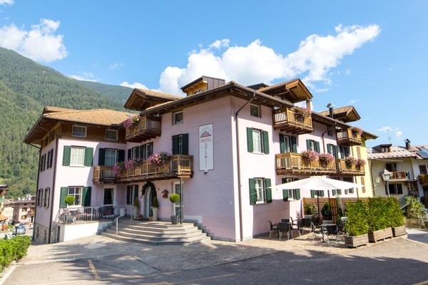 Photo exteriors Alphotel Dolomiti