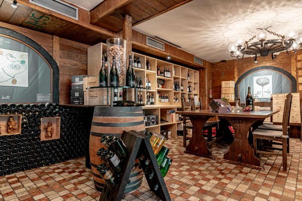 La cantina dei vini Folgarida Caminetto