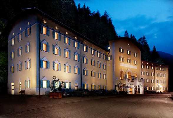 Foto Außenansicht Hotel Terme di Rabbi