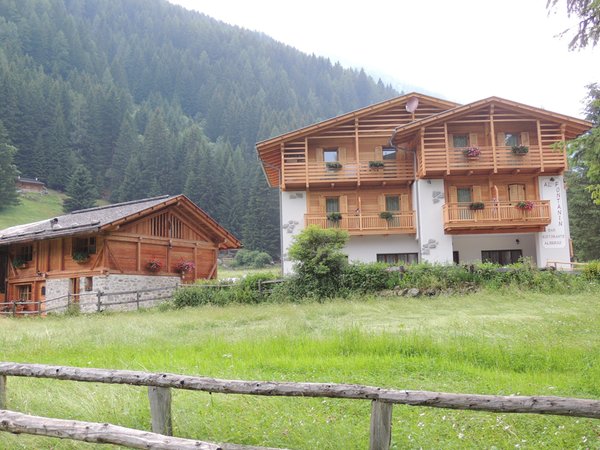 Foto esterno in estate Al Fontanin