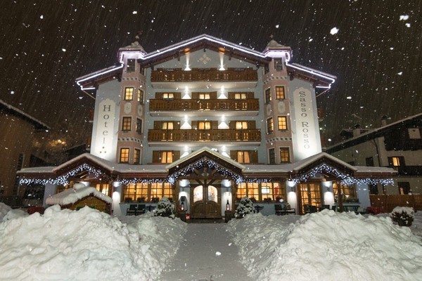 Foto esterno Hotel Sasso Rosso