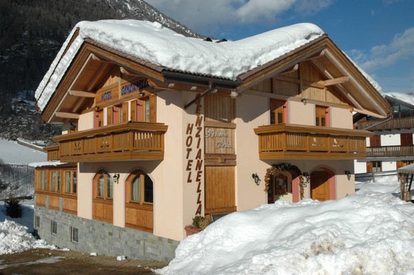 Foto esterno Hotel Genzianella