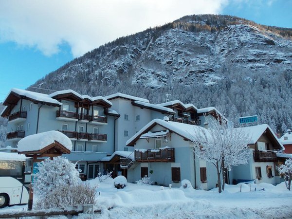 Foto invernale di presentazione Hotel Santoni