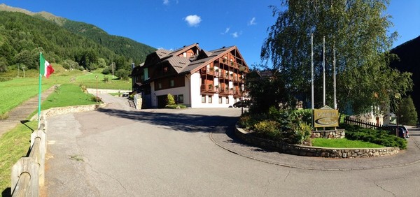 Foto esterno Hotel + Residence Domina Parco dello Stelvio