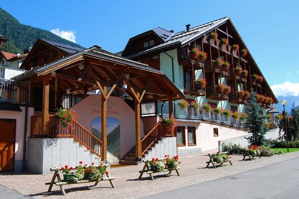 Foto esterno Hotel + Residence Domina Parco dello Stelvio