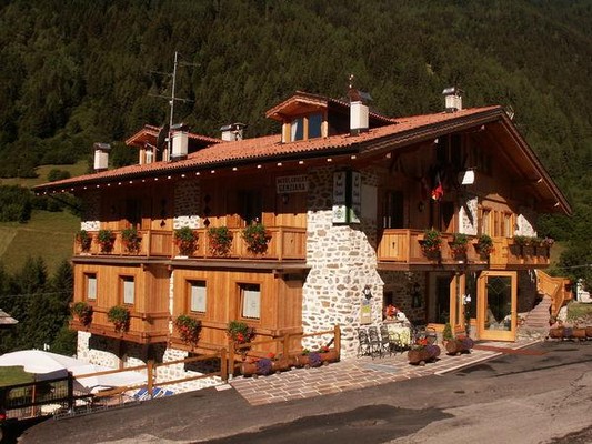 Foto esterno Hotel Chalet Genziana
