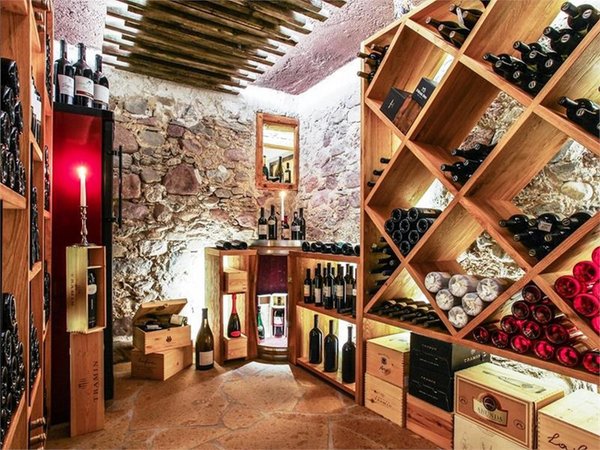 La cantina dei vini Cogolo di Peio Sport Hotel Stella Alpina
