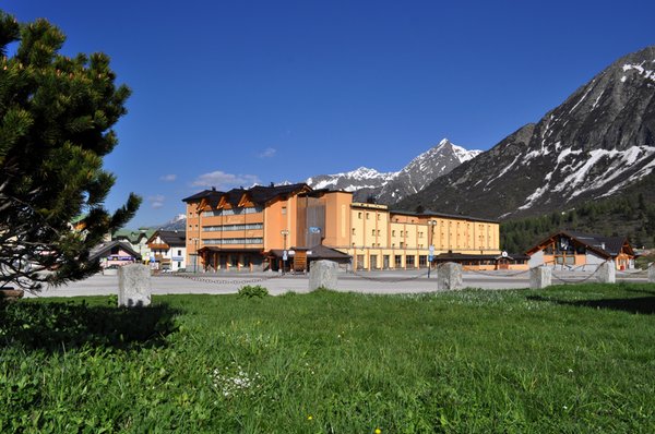 Foto estiva di presentazione Grand Hotel Miramonti
