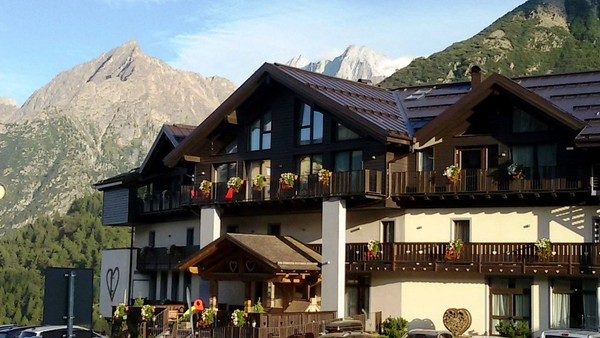 Foto esterno Hotel Adamello