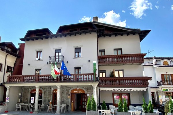 Foto estiva di presentazione Hotel Sciatori