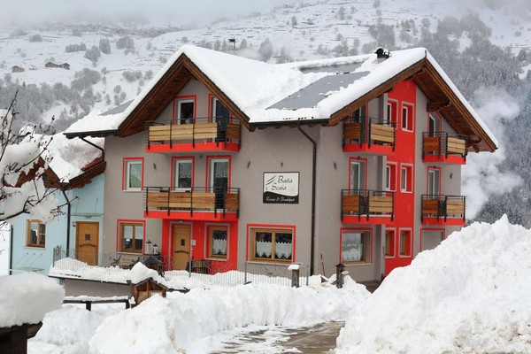 Foto esterno B&B + Appartamenti Baita Scaia