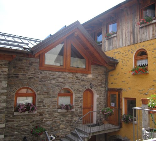 Foto esterno in estate Belotti