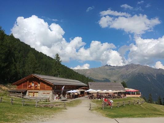 Photo exteriors Mountain Hut-Hotel Lo Scoiattolo