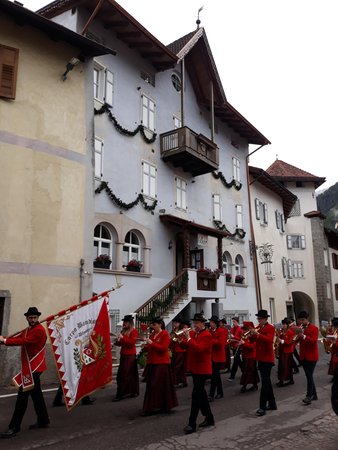 Foto esterno in estate Kaiserkrone