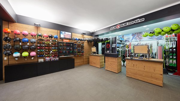 Ski rental Due & Due Cortina com.xlbit.lib.trad.TradUnlocalized@466e67f5