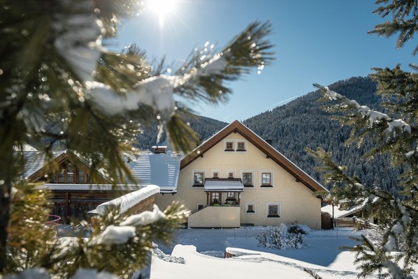 Foto Außenansicht Ferienwohnungen Taela