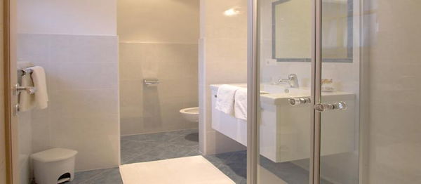 Foto del bagno Appartamenti in agriturismo Wiednerhof