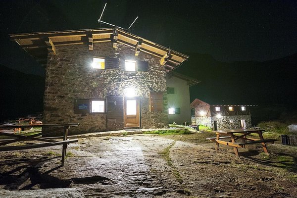 Foto esterno in estate Dorigoni