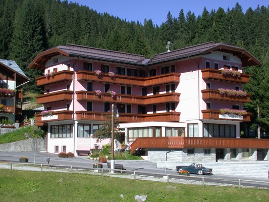 Photo exteriors B&B (Garni)-Hotel Cristiania