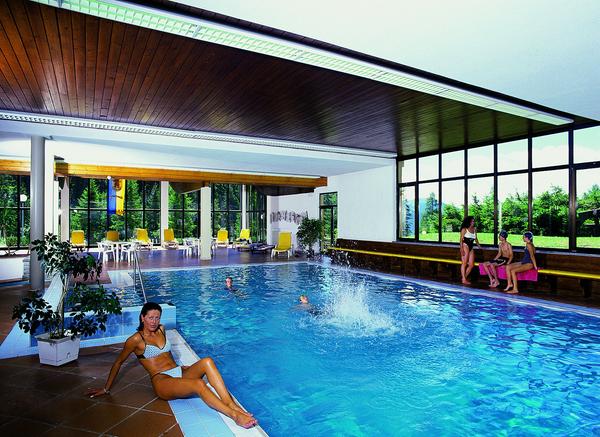 La piscina Hotel + Residence Ambiez