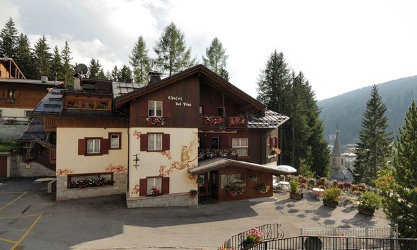 Foto Außenansicht Ferienwohnungen Chalet dei Pini
