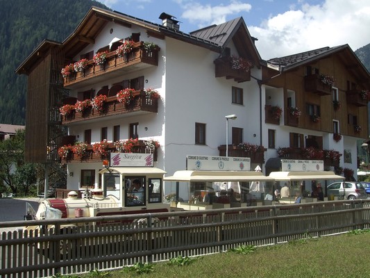 Foto esterno Hotel Orso Grigio