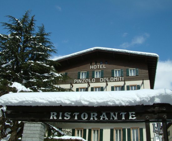 Foto esterno in inverno Pinzolo Dolomiti