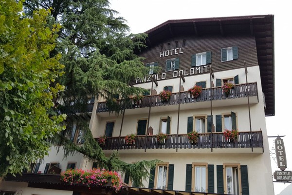 Foto esterno Hotel Pinzolo Dolomiti