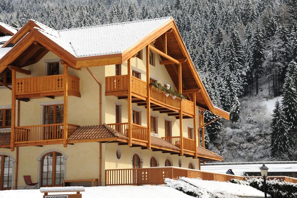 Foto esterno in inverno Holidays Dolomiti
