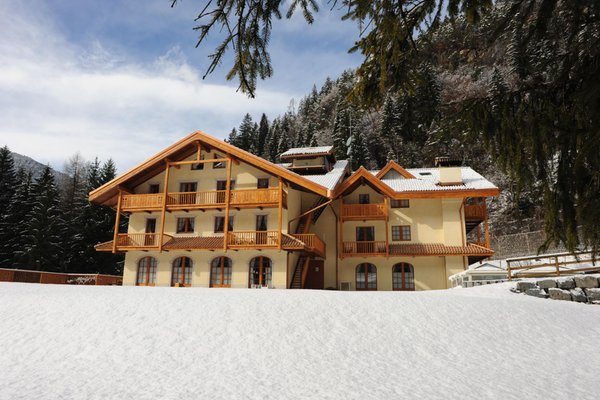 Foto esterno in inverno Holidays Dolomiti