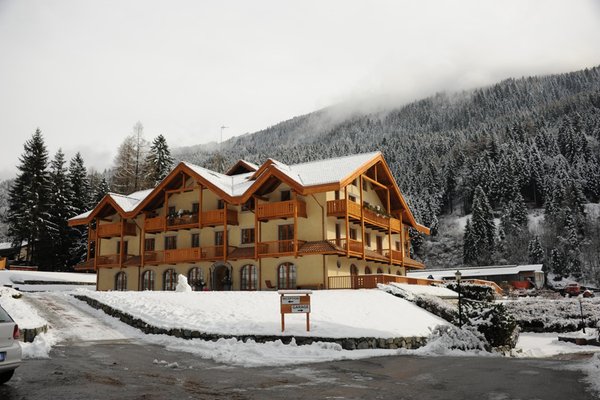 Foto esterno in inverno Holidays Dolomiti
