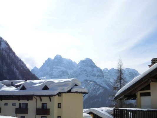 Foto esterno in inverno Alberti
